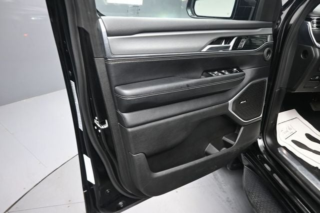 2023 Jeep Wagoneer Series II Carbide Edition