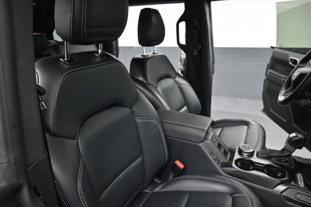 2025 Ford Bronco Outer Banks High Lux Package