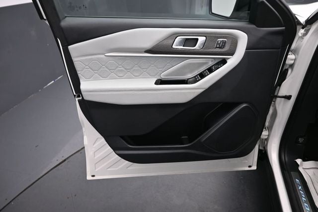 2025 Ford Explorer Platinum Ultimate