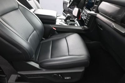 2025 Ford F-150 Lariat Black Appearance Pack