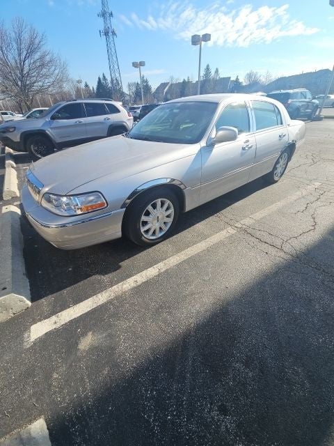2011 Lincoln Town Car Signature Limited