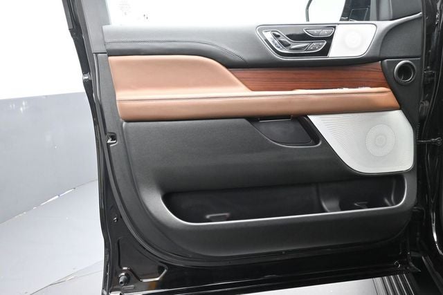 2023 Lincoln Navigator L Reserve 201A Monochromatic