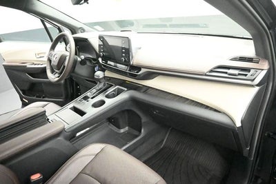 2024 Toyota Sienna Platinum 7 Passenger