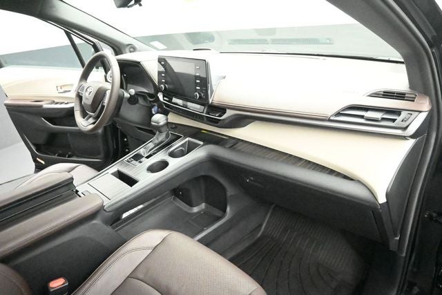 2024 Toyota Sienna Platinum 7 Passenger
