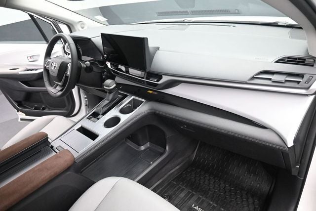 2025 Toyota Sienna XLE 7 Passenger