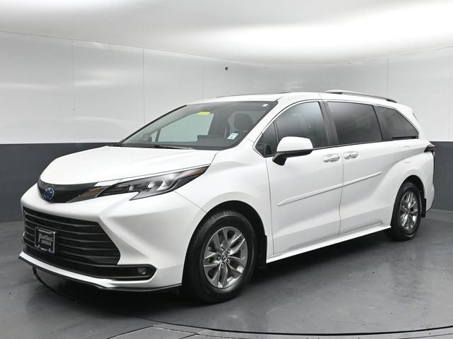2025 Toyota Sienna XLE 7 Passenger