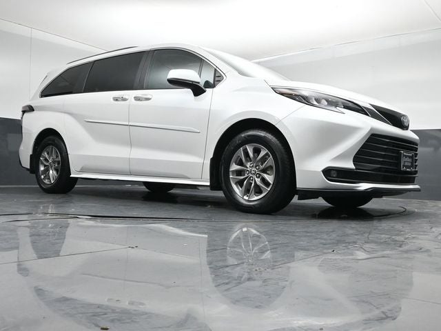 2025 Toyota Sienna XLE 7 Passenger