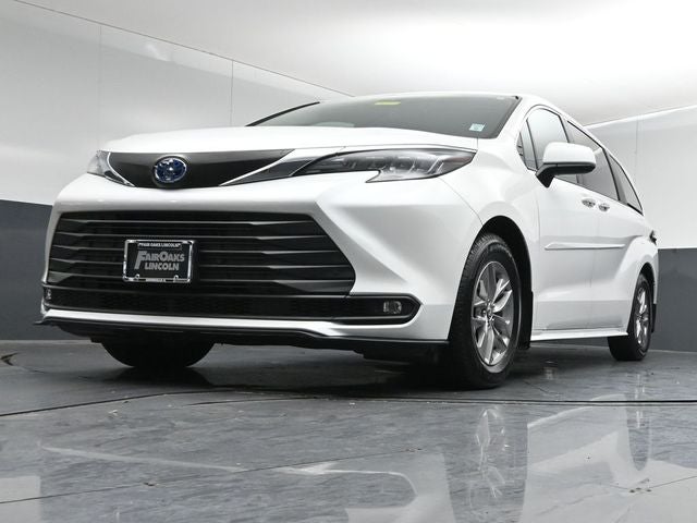 2025 Toyota Sienna XLE 7 Passenger