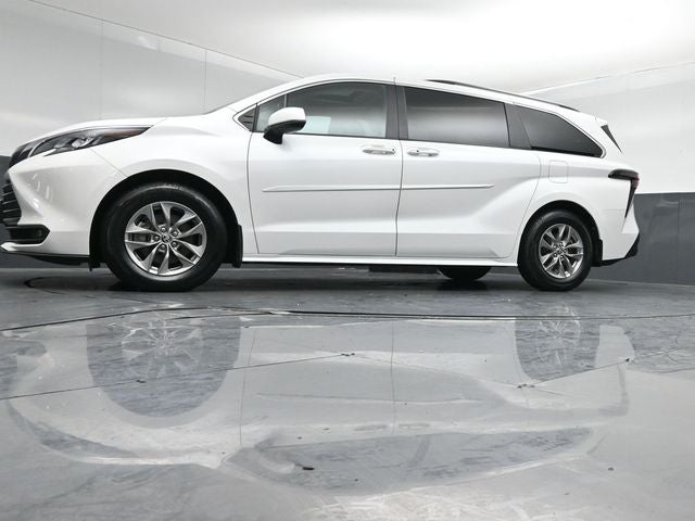 2025 Toyota Sienna XLE 7 Passenger