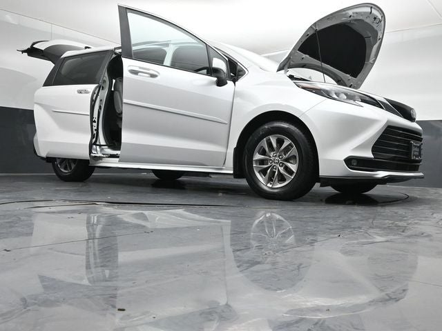 2025 Toyota Sienna XLE 7 Passenger