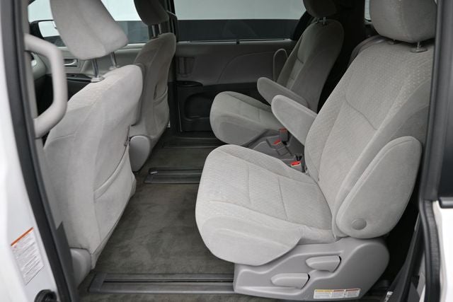 2018 Toyota Sienna LE 7 Passenger