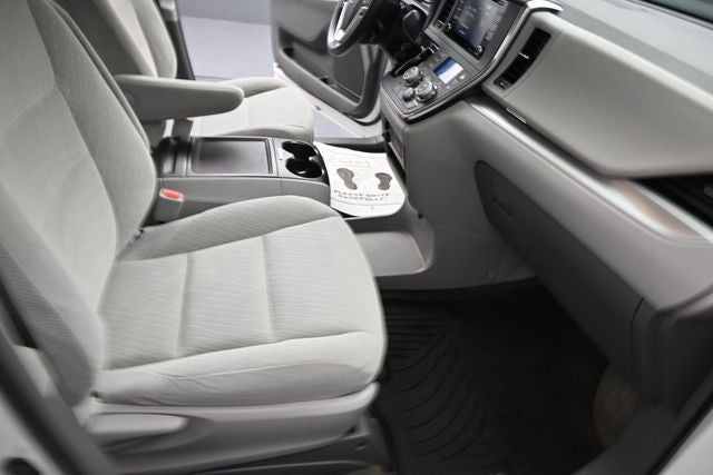2018 Toyota Sienna LE 7 Passenger