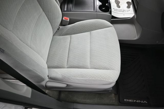 2018 Toyota Sienna LE 7 Passenger