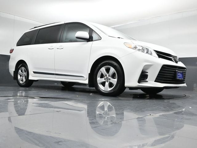 2018 Toyota Sienna LE 7 Passenger