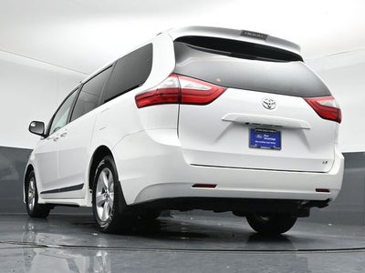 2018 Toyota Sienna LE 7 Passenger