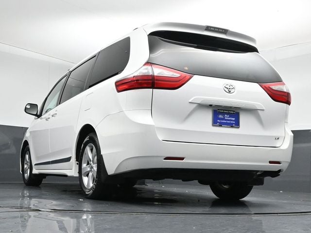 2018 Toyota Sienna LE 7 Passenger