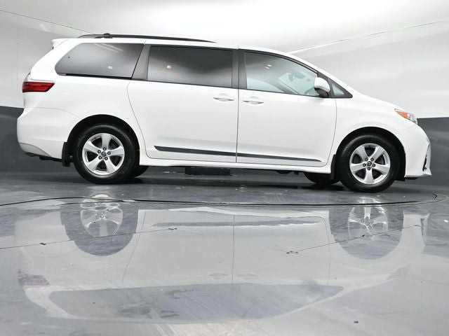 2018 Toyota Sienna LE 7 Passenger