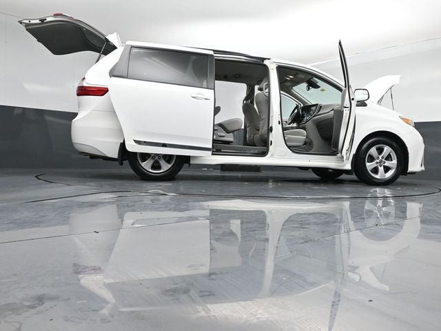 2018 Toyota Sienna LE 7 Passenger