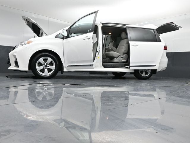 2018 Toyota Sienna LE 7 Passenger