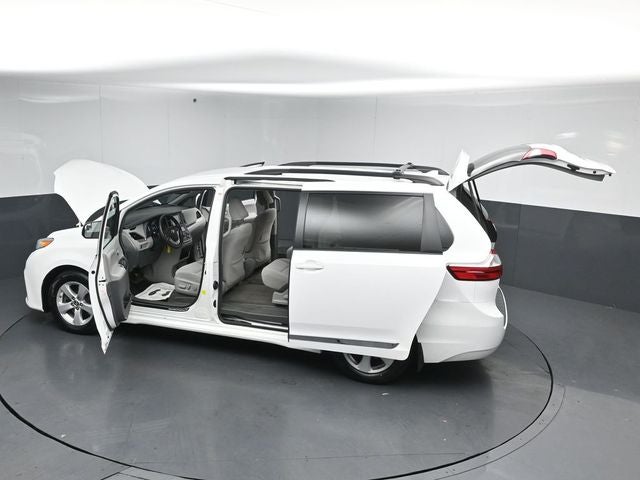 2018 Toyota Sienna LE 7 Passenger