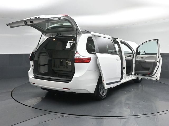 2018 Toyota Sienna LE 7 Passenger