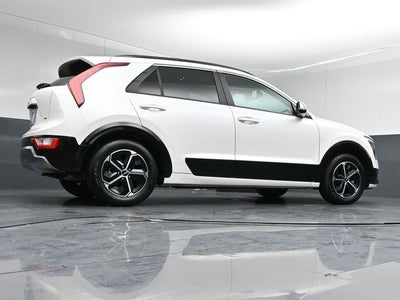 2025 Kia Niro SX