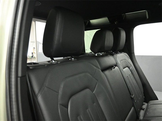 2022 Land Rover Defender 110 SE