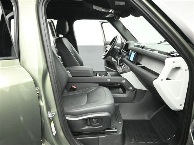 2022 Land Rover Defender 110 SE
