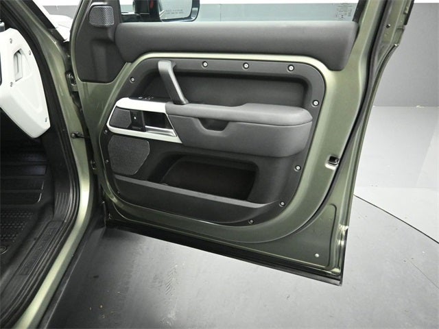 2022 Land Rover Defender 110 SE