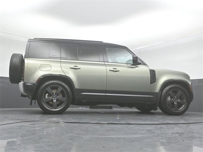 2022 Land Rover Defender 110 SE