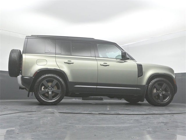 2022 Land Rover Defender 110 SE