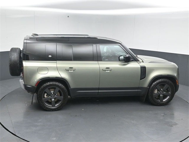 2022 Land Rover Defender 110 SE