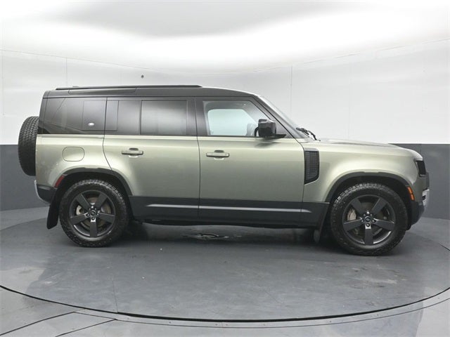 2022 Land Rover Defender 110 SE