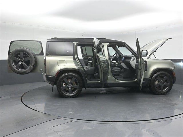 2022 Land Rover Defender 110 SE