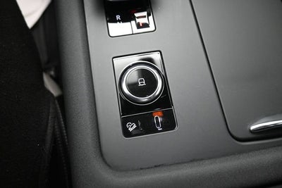 2024 Land Rover Discovery Metropolitan Edition