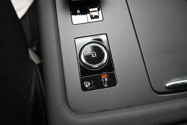 2024 Land Rover Discovery Metropolitan Edition