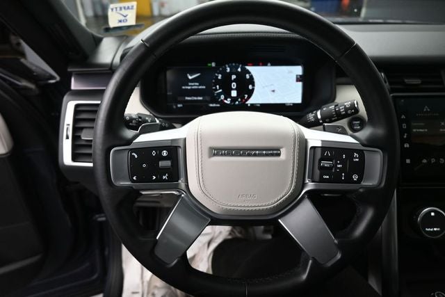 2024 Land Rover Discovery Metropolitan Edition