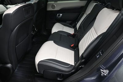 2024 Land Rover Discovery Metropolitan Edition
