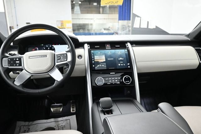 2024 Land Rover Discovery Metropolitan Edition