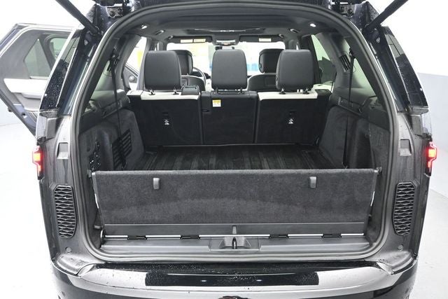 2024 Land Rover Discovery Metropolitan Edition