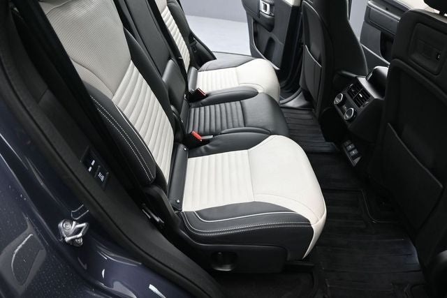 2024 Land Rover Discovery Metropolitan Edition