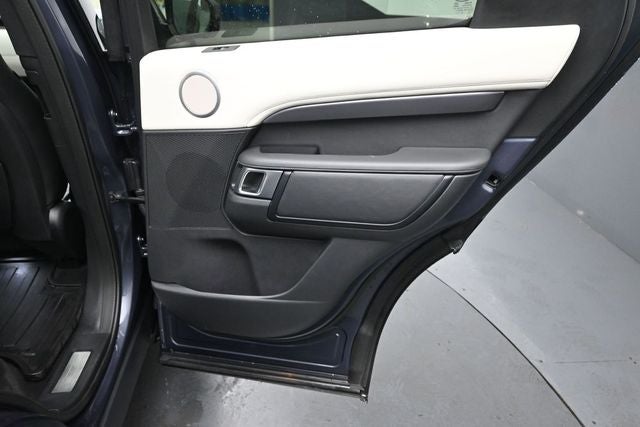 2024 Land Rover Discovery Metropolitan Edition