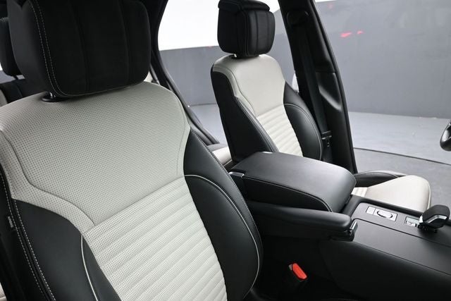 2024 Land Rover Discovery Metropolitan Edition