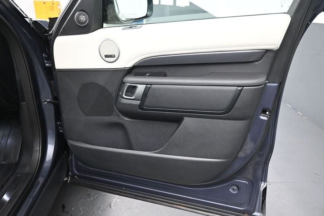 2024 Land Rover Discovery Metropolitan Edition