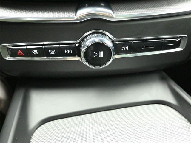 2022 Volvo XC60 Recharge Plug-In Hybrid T8 R-Design