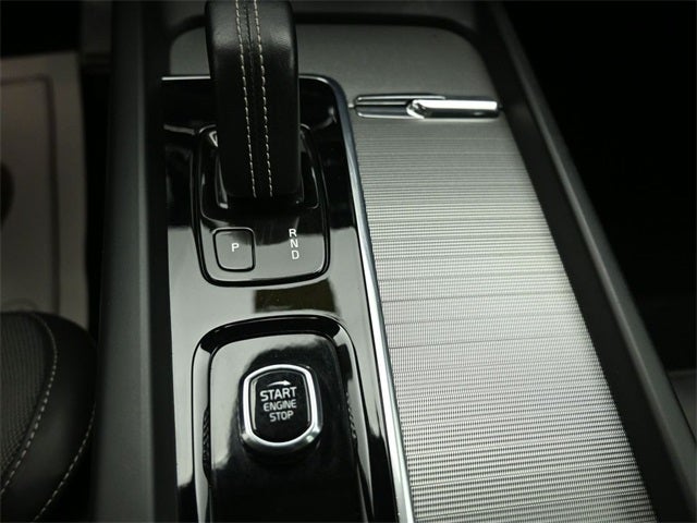 2022 Volvo XC60 Recharge Plug-In Hybrid T8 R-Design