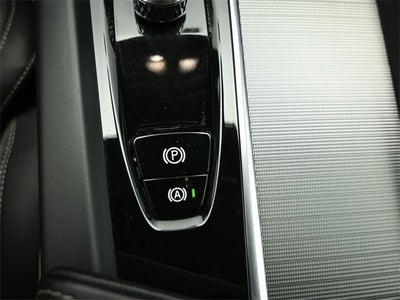 2022 Volvo XC60 Recharge Plug-In Hybrid T8 R-Design