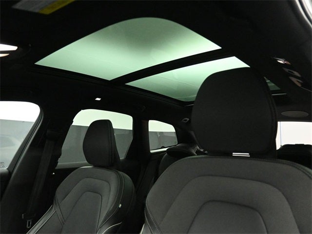 2022 Volvo XC60 Recharge Plug-In Hybrid T8 R-Design