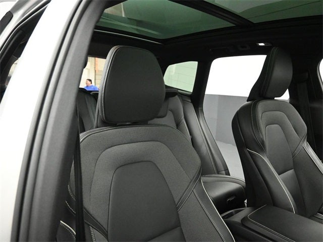 2022 Volvo XC60 Recharge Plug-In Hybrid T8 R-Design