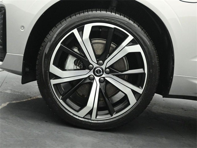 2022 Volvo XC60 Recharge Plug-In Hybrid T8 R-Design